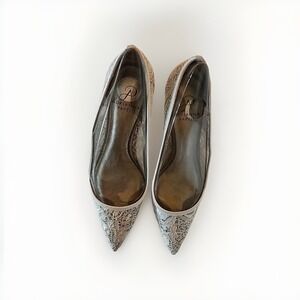 Adrianna Papell Lace Kitty Heel‎ Shoes Sz 7.5 Silver Pointed Toe Event Bridal